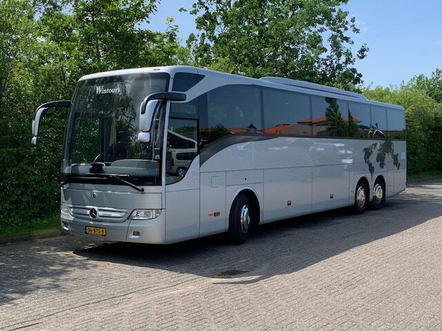 De luxe Mercedes touringcar van Wintours